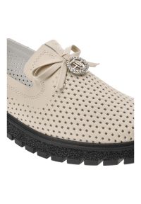 Beżowe Mokasyny Filippo Modne Wsuwane Obuwie Damskie. Okazja: na co dzień. Zapięcie: bez zapięcia. Kolor: beżowy. Materiał: materiał. Wzór: ażurowy. Styl: casual #2