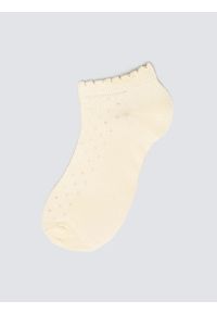 Big-Star - Stopki damskie z ozdobną falbanką z wiskozy białe Casandra 100. Kolor: biały. Materiał: wiskoza. Wzór: ażurowy #1