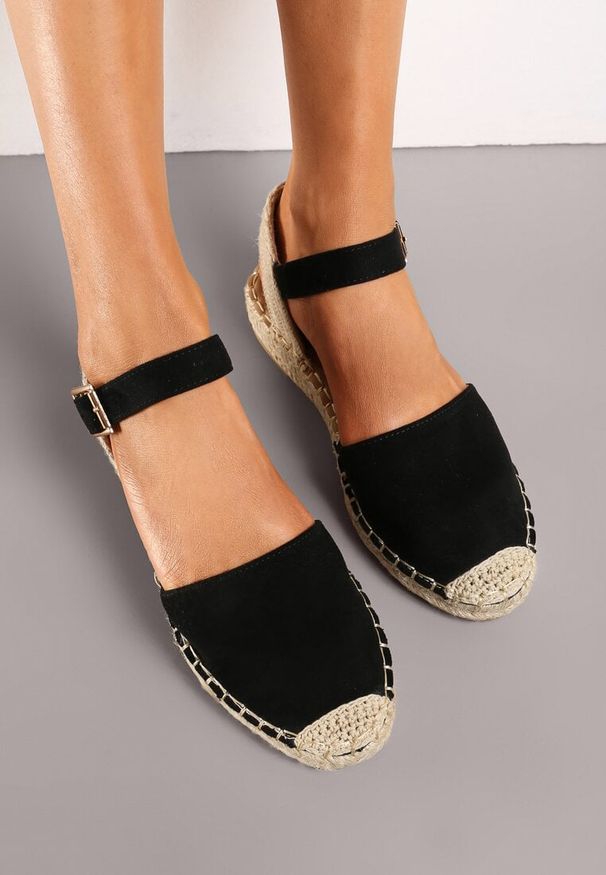 Born2be - Czarne Espadryle na Plecionej Podeszwie Zapinane na Sprzączkę Selenetema. Nosek buta: okrągły. Zapięcie: sprzączka. Kolor: czarny. Materiał: len. Sezon: lato. Styl: elegancki, klasyczny