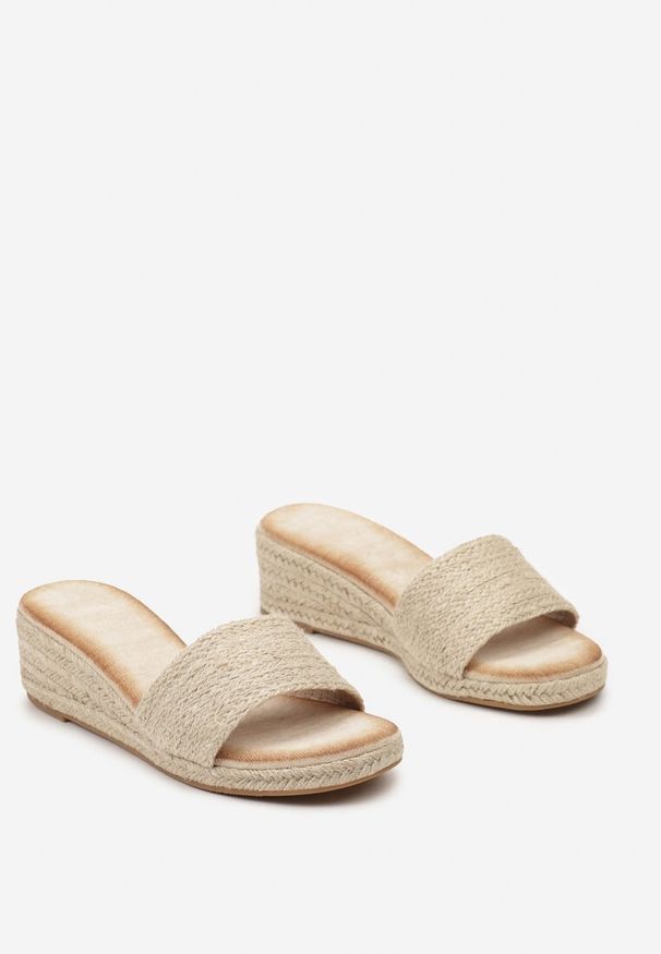 Renee - Beżowe Klapki z Paskiem i Koturnem z Plecionki Pomela. Okazja: na co dzień. Nosek buta: otwarty. Kolor: beżowy. Materiał: len. Obcas: na koturnie. Styl: boho, elegancki, casual. Wysokość obcasa: średni
