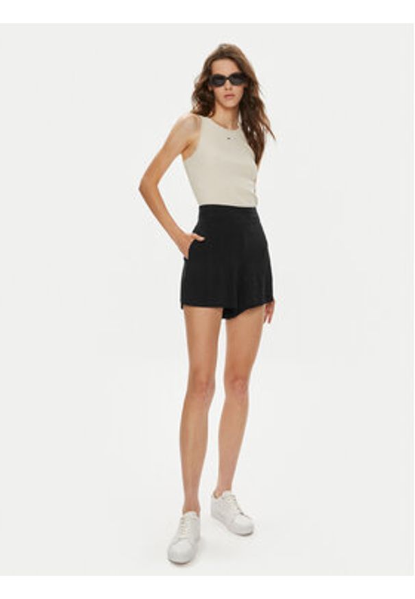 only - ONLY Szorty materiałowe Nova 15325521 Czarny Regular Fit. Kolor: czarny. Materiał: wiskoza