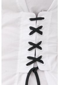 Karl Lagerfeld koszula bawełniana damska kolor biały regular z kołnierzykiem klasycznym. Okazja: na co dzień. Typ kołnierza: kołnierzyk klasyczny. Kolor: biały. Materiał: bawełna. Styl: klasyczny