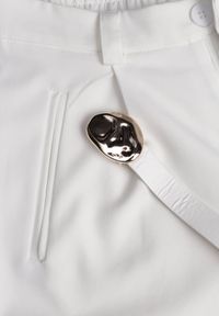 Born2be - Białe Szorty z Wysokim Stanem Bermudy z Paskiem Haidis. Okazja: na co dzień. Stan: podwyższony. Kolor: biały. Materiał: materiał. Styl: casual #7