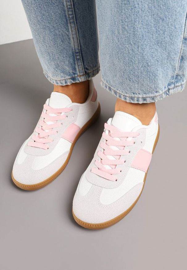 Born2be - Biało-Różowe Sneakersy Retro w Stylu Klasycznych Tenisówek Tanonea. Okazja: na co dzień. Zapięcie: sznurówki. Kolor: biały. Materiał: jeans