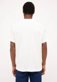 Mustang - Męski T-Shirt Koszulka MUSTANG Style Austin Cannoli Cream 1014695 2084. Okazja: na co dzień. Kolekcja: plus size. Materiał: jeans, bawełna. Wzór: aplikacja. Styl: casual, klasyczny, elegancki #8