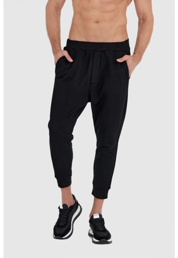 DSQUARED2 Czarne spodnie męskie relax dean joggers. Kolor: czarny. Materiał: bawełna