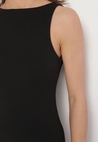 Born2be - Czarna Sukienka z Wiskozą o Dopasowanym Kroju z Rozcięciem z Tyłu Denama. Okazja: na co dzień. Kolor: czarny. Materiał: wiskoza. Styl: klasyczny, elegancki, casual #7