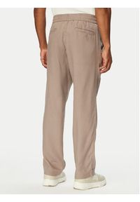 Hugo - HUGO Spodnie materiałowe Cino 262FW 50562791 Brązowy jasny Straight Fit. Kolor: brązowy. Materiał: lyocell, len #5