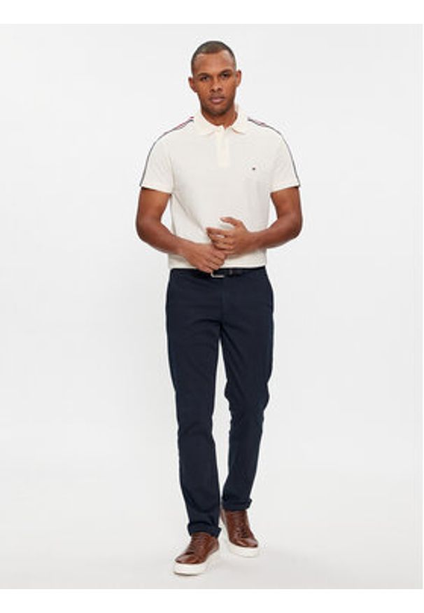 TOMMY HILFIGER - Tommy Hilfiger Polo Global Stripe MW0MW33591 Beżowy Regular Fit. Typ kołnierza: polo. Kolor: beżowy. Materiał: bawełna