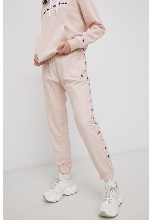 Champion Spodnie 114563 damskie kolor różowy gładkie. Kolor: różowy. Materiał: tkanina. Wzór: gładki
