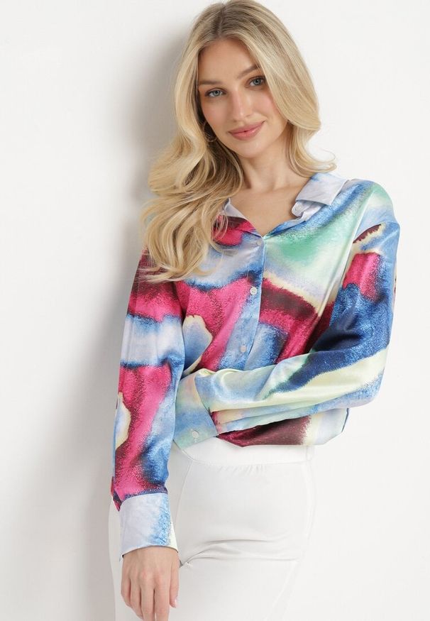 Born2be - Niebiesko-Różowa Koszula w Abstrakcyjny Wzór Tie-Dye Ivarte. Okazja: na spotkanie biznesowe. Kolor: niebieski. Materiał: wiskoza, jeans. Styl: biznesowy, elegancki