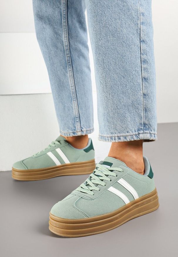 Born2be - Jasnozielone Sneakersy na Platformie z Minimalistycznymi Przeszyciami Teritha. Nosek buta: okrągły. Zapięcie: sznurówki. Kolor: zielony. Materiał: nubuk, syntetyk. Obcas: na platformie. Wysokość obcasa: niski