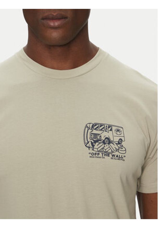 Vans T-Shirt Next Stop VN000NHPZUJ1 Beżowy Regular Fit. Kolor: beżowy. Materiał: bawełna