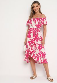 Born2be - Różowa Sukienka Typu Hiszpanka na Ramiączkach z Gumką w Pasie i Kopertowym Dołem Nellithine. Okazja: na co dzień. Typ kołnierza: dekolt hiszpanka. Kolor: różowy. Długość rękawa: na ramiączkach. Sezon: lato. Typ sukienki: kopertowe. Styl: casual, elegancki #1