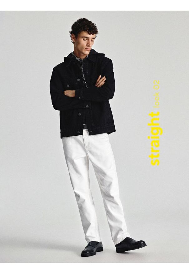 Reserved - Jeansy straight fit - biały. Kolor: biały