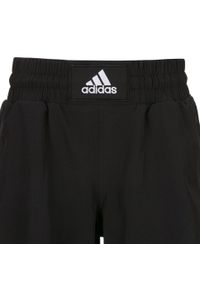 Adidas - Krótkie spodenki do boksu treningowego adidas. Kolor: czarny, biały, wielokolorowy. Sport: fitness, bieganie