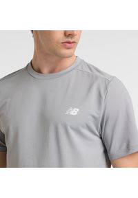 Koszulka męska New Balance MT51801YST – szara. Kolor: szary. Materiał: poliester, materiał. Sport: fitness #4
