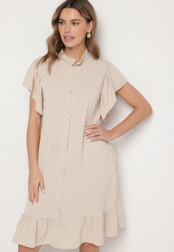 Born2be - Beżowa Sukienka Koszulowa z Guzikami i Falbankami Tenalena. Okazja: na co dzień. Typ kołnierza: kołnierz z falbankami. Kolor: beżowy. Typ sukienki: koszulowe. Styl: casual, elegancki, sportowy