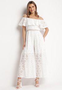 Born2be - Biały Kombinezon na Ramiączkach z Haftowanym Wzorem i Falbanką Elinva. Kolor: biały. Materiał: tkanina. Długość rękawa: na ramiączkach. Wzór: haft #1
