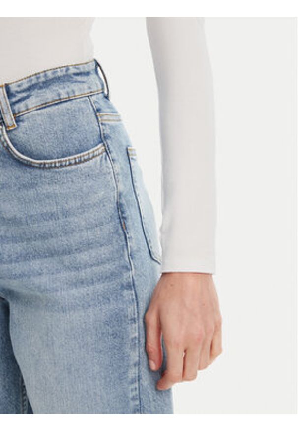 Guess Body W5YP05 K68D2 Biały Slim Fit. Kolor: biały. Materiał: wiskoza