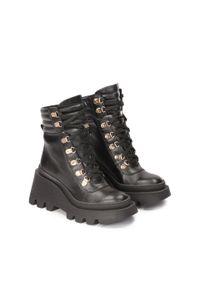 Kazar - Botki na koturnie z bieżnikiem. Wysokość cholewki: przed kolano. Zapięcie: sznurówki. Kolor: czarny. Materiał: skóra. Szerokość cholewki: normalna. Obcas: na koturnie #5