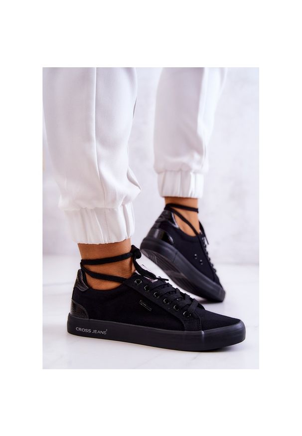 Damskie Tenisówki Wiązane Cross Jeans JJ2R4039C Czarne. Okazja: na co dzień. Wysokość cholewki: przed kostkę. Zapięcie: sznurówki. Kolor: czarny. Materiał: materiał, skóra, guma. Szerokość cholewki: normalna. Wzór: aplikacja. Styl: casual