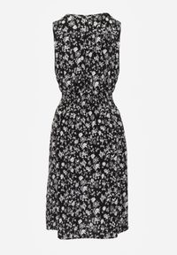 Renee - Czarna Sukienka z Wiskozy z Kopertowym Dekoltem i Gumką w Pasie Hodnisa. Kolor: czarny. Materiał: wiskoza. Wzór: kwiaty. Typ sukienki: kopertowe #3