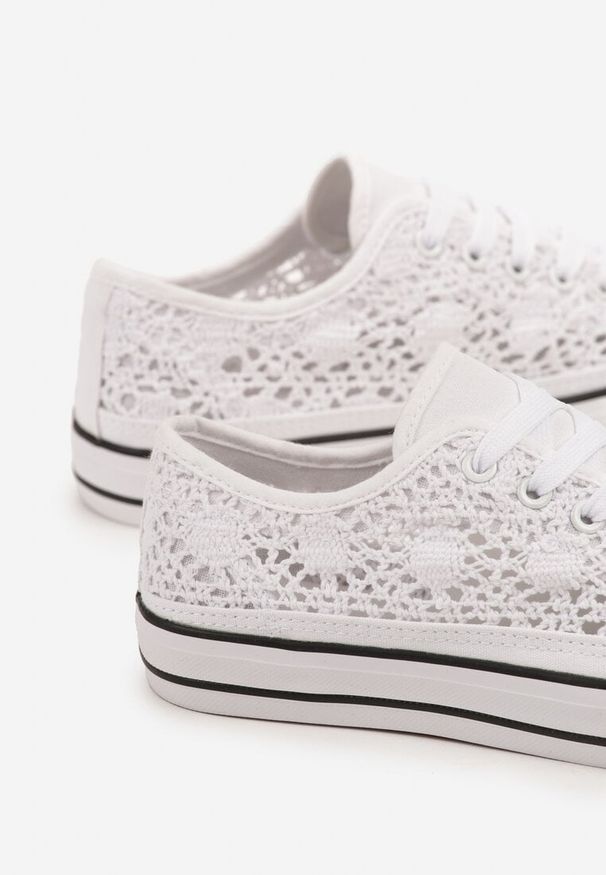 Born2be - Biało-Czarne Trampki na Grubej Podeszwie o Ażurowym Wykończeniu Yelimia. Okazja: na co dzień, na randkę. Kolor: biały. Szerokość cholewki: normalna. Wzór: ażurowy. Styl: casual