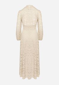 Born2be - Beżowa Rozkloszowana Sukienka Koktajlowa Ozdobiona Koronką z Odkrytymi Plecami Feliyana. Okazja: na imprezę. Kolor: beżowy. Materiał: koronka. Wzór: aplikacja, koronka. Styl: wizytowy #2