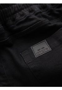 Ombre Clothing - Jeansowe joggery męskie z lampasami – czarne V2 - Rozmiar: XXL. Okazja: na co dzień. Kolor: czarny. Materiał: jeans. Styl: retro, sportowy, casual #7