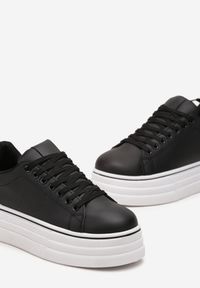 Renee - Czarne Sznurowane Sneakersy na Platformie z Ekoskóry z Przeszyciami Onurte. Kolor: czarny. Obcas: na platformie #5