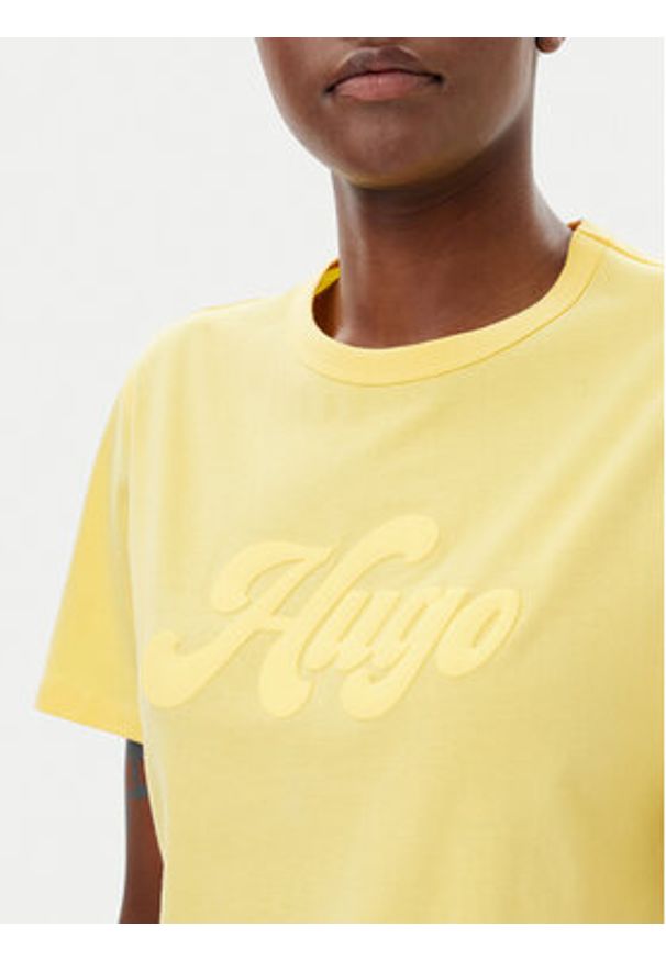 Hugo - HUGO T-Shirt Damacia_4 50539101 Żółty Regular Fit. Kolor: żółty. Materiał: bawełna