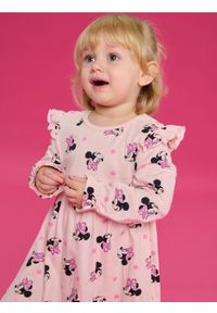 Sinsay - Bawełniana sukienka z falbanami Minnie Mouse - różowy. Kolor: różowy. Materiał: bawełna. Wzór: motyw z bajki #1