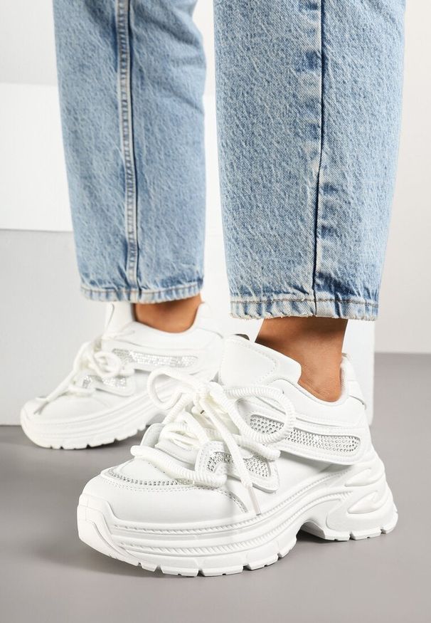 Born2be - Białe Sneakersy z Podwójnym Sznurowaniem i Platformą Hilanne. Kolor: biały. Materiał: jeans. Obcas: na platformie