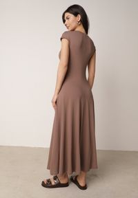 Born2be - Brązowa Rozkloszowana Bawełniana Sukienka Dzianinowa Mahanaim. Okazja: do pracy, na co dzień. Kolor: brązowy. Materiał: bawełna, dzianina. Wzór: ażurowy. Typ sukienki: proste, rozkloszowane. Styl: elegancki, casual #7