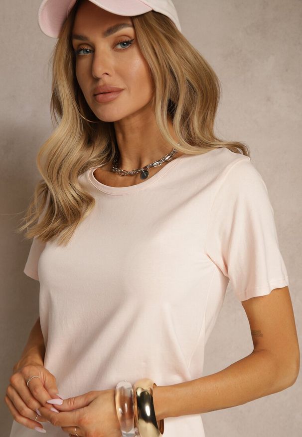 Renee - Jasnoróżowa Sukienka z Bawełny o T-shirtowym Fasonie Niliora. Okazja: na co dzień. Kolor: różowy. Materiał: bawełna. Typ sukienki: sportowe. Styl: sportowy, elegancki, casual