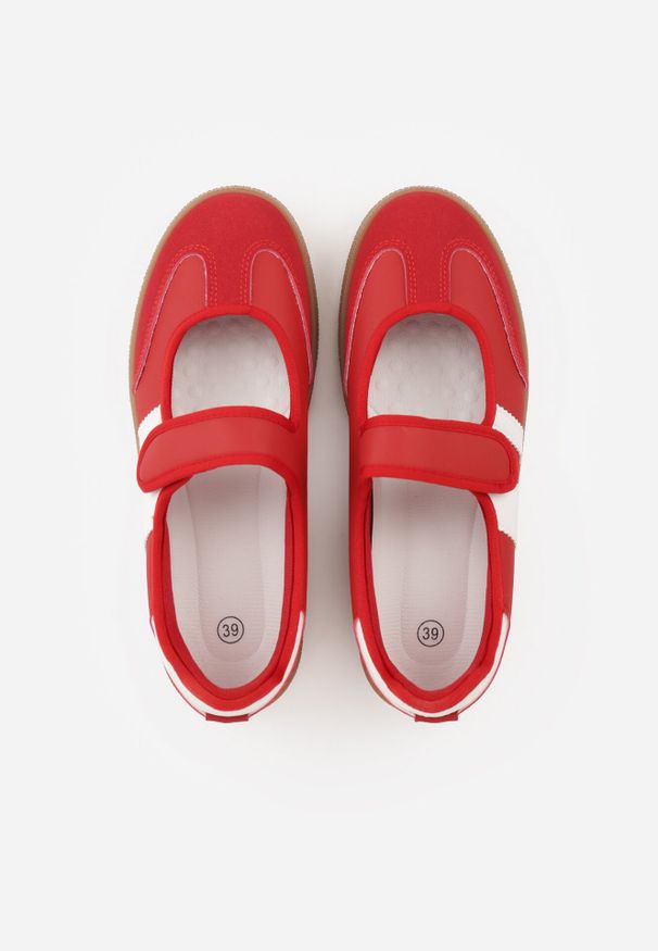 Born2be - Czerwone Tenisówki w Stylu Balerinek z Zapięciem na Rzep Talwan. Okazja: na spacer, na co dzień. Zapięcie: rzepy. Kolor: czerwony. Materiał: jeans. Styl: casual, elegancki, sportowy