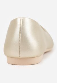 Renee - Złote Płaskie Balerinki z Imitacji Skóry Wsuwane z Okrągłym Noskiem Jemenna. Okazja: na co dzień. Nosek buta: okrągły. Zapięcie: bez zapięcia. Kolor: złoty. Materiał: skóra. Sezon: wiosna, lato. Styl: elegancki, casual #6