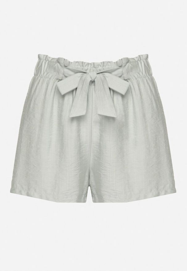 Born2be - Jasnozielone Wiskozowe Szorty w Stylu Paper Bag z Paskiem Saramora. Okazja: na co dzień, na spacer. Kolor: zielony. Materiał: wiskoza. Sezon: lato. Styl: casual, elegancki