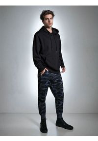 Sinsay - Spodnie dresowe - wielobarwny. Materiał: dresówka