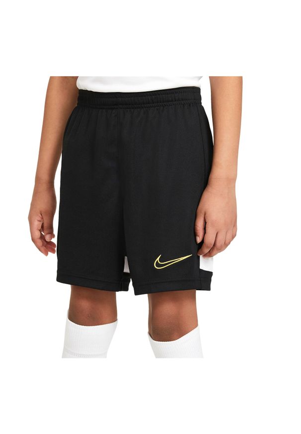 Spodenki piłkarskie Nike Dri-FIT Academy JR CW6109. Materiał: materiał, włókno, skóra, poliester. Technologia: Dri-Fit (Nike). Styl: klasyczny. Sport: piłka nożna