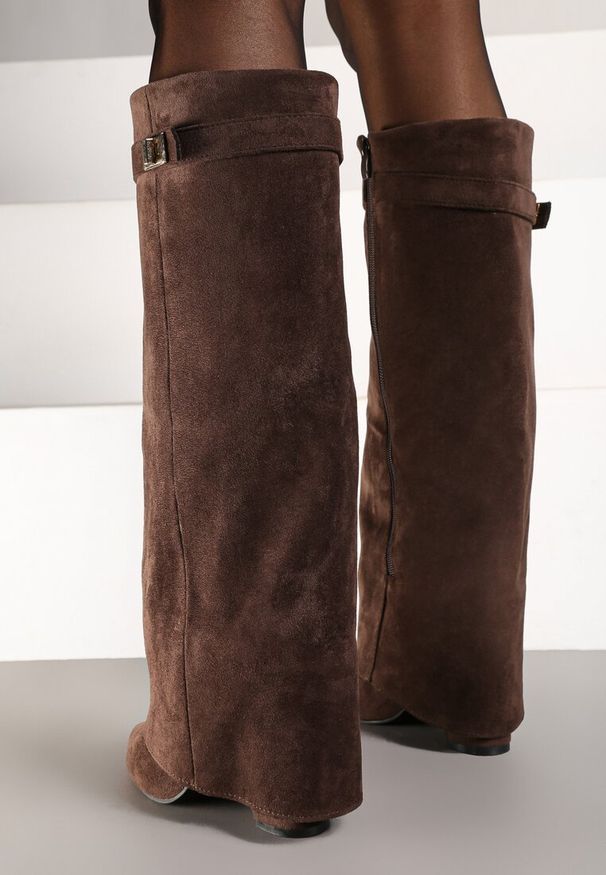 Born2be - Brązowe Kozaki na Słupku z Wywiniętą Cholewką Gafsena. Okazja: na co dzień. Kolor: brązowy. Materiał: jeans. Szerokość cholewki: normalna. Sezon: jesień, wiosna, zima. Obcas: na słupku. Styl: casual. Wysokość obcasa: średni