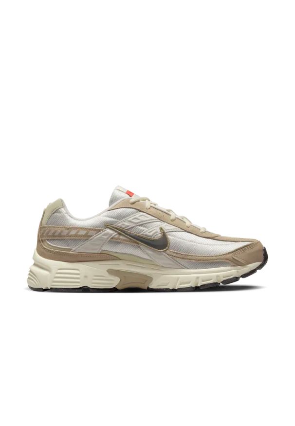 Nike - NIKE INITIATOR ITS Sneakersy męskie. Okazja: na co dzień. Kolor: beżowy. Materiał: guma, materiał. Szerokość cholewki: normalna. Sport: fitness