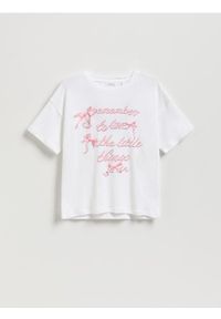 Reserved - T-shirt z aplikacją - złamana biel. Materiał: bawełna. Wzór: aplikacja