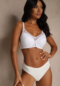 Renee - Biały Koronkowy Biustonosz Ozdobiony Przezroczystą Wstawką Acalinai. Kolor: biały. Materiał: koronka. Rodzaj stanika: przezroczysty. Wzór: aplikacja #2