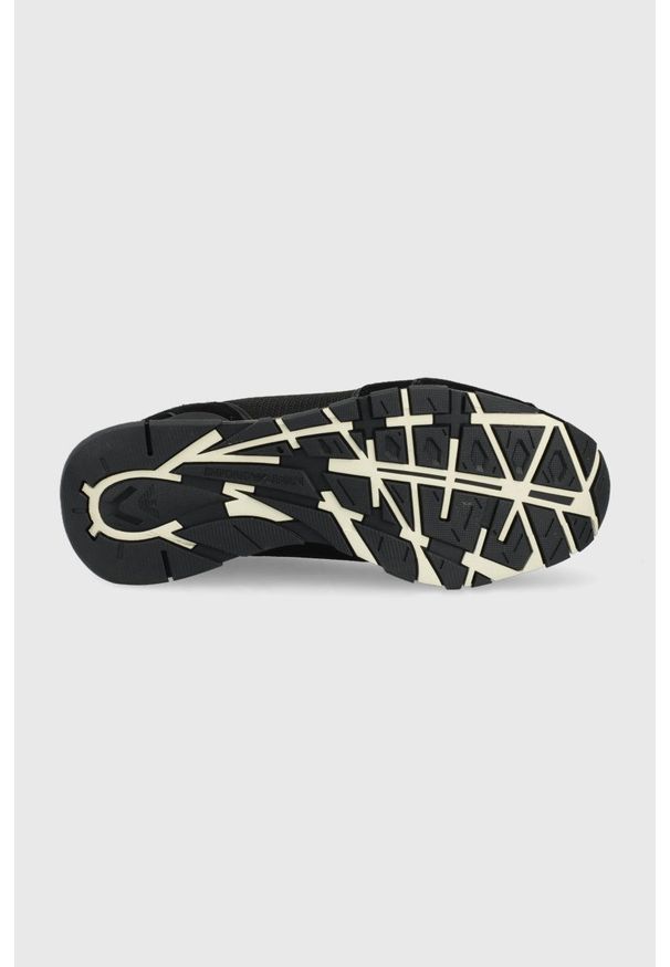 Emporio Armani sneakersy kolor czarny. Nosek buta: okrągły. Zapięcie: sznurówki. Kolor: czarny. Materiał: guma