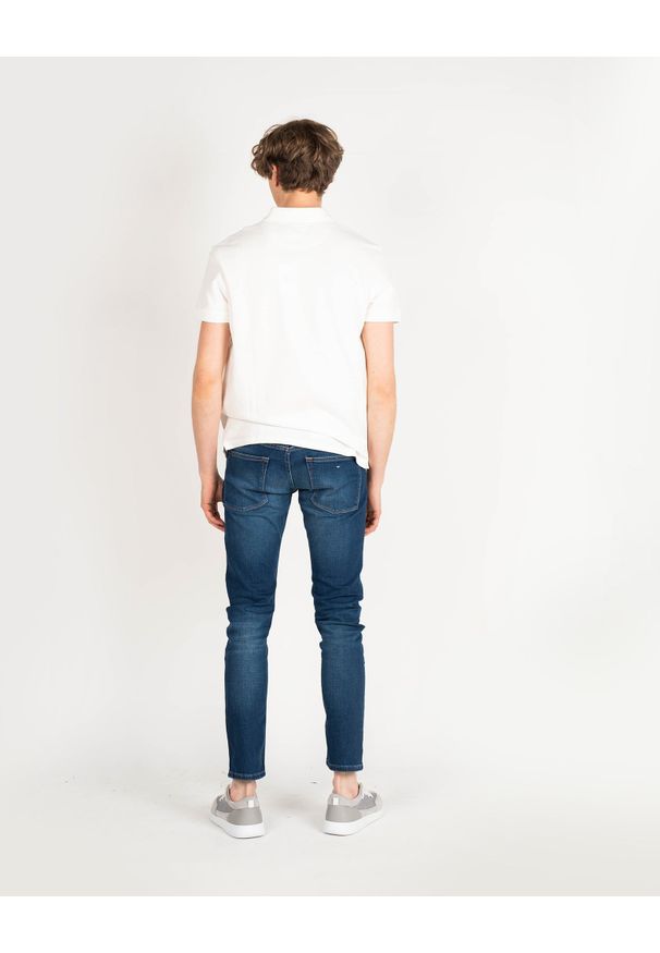 Pepe Jeans Koszulka Polo "Benson" | PM541674 | Benson | Mężczyzna | Biały. Okazja: na co dzień. Typ kołnierza: polo. Kolor: biały. Materiał: bawełna. Wzór: nadruk. Styl: casual