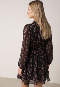 Born2be - Czarna Rozkloszowana Sukienka w Kwiaty i Kropki z Transparentnymi Rękawami Edinella. Okazja: na co dzień. Kolor: czarny. Materiał: poliester, zamsz. Wzór: kwiaty, kropki. Styl: casual #5