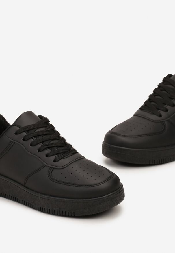 Renee - Czarne Sneakersy ze Ekoskóry ze Sznurowaniem i Przeszyciami Borsana. Kolor: czarny. Obcas: na płaskiej podeszwie