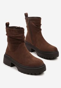 Born2be - Brązowe Marszczone Botki na Grubej Podeszwie Catrie. Okazja: na spotkanie biznesowe, do pracy, na co dzień. Kolor: brązowy. Materiał: jeans. Styl: klasyczny, biznesowy, casual, elegancki #3